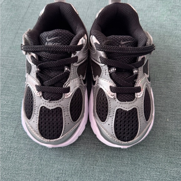 Nike V5 RNR - Picture 1 of 4